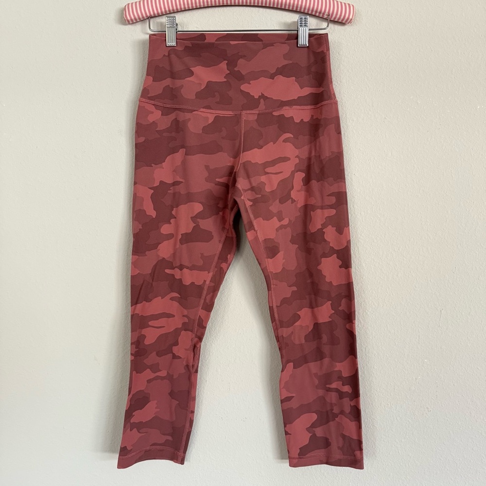 LULULEMON BRIER ROSE PINK CAMO 21” CROPPED LEGGINGS SIZE 8
